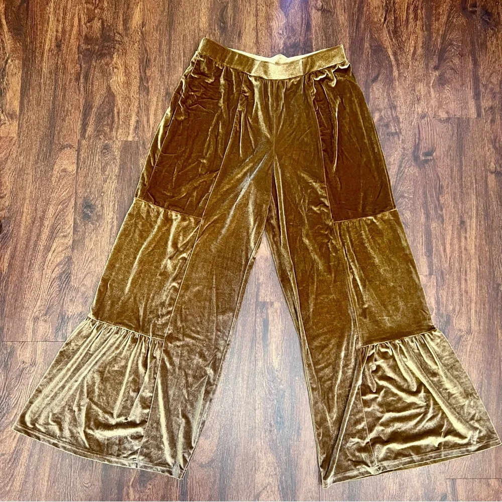 NWT Luukse Flared Velvet Pants - XL - Picture 2 of 5
